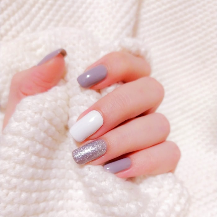 Lilac and glitter accent manicure